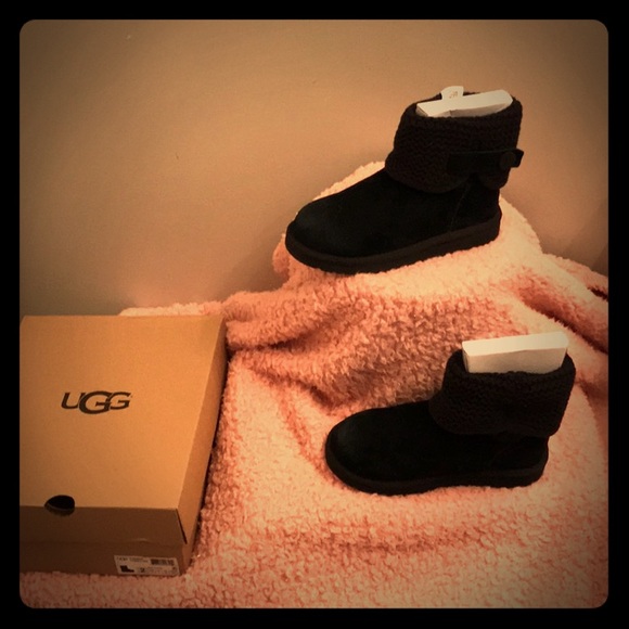 Ugg Girls boots (Gently used) - Picture 1 of 3